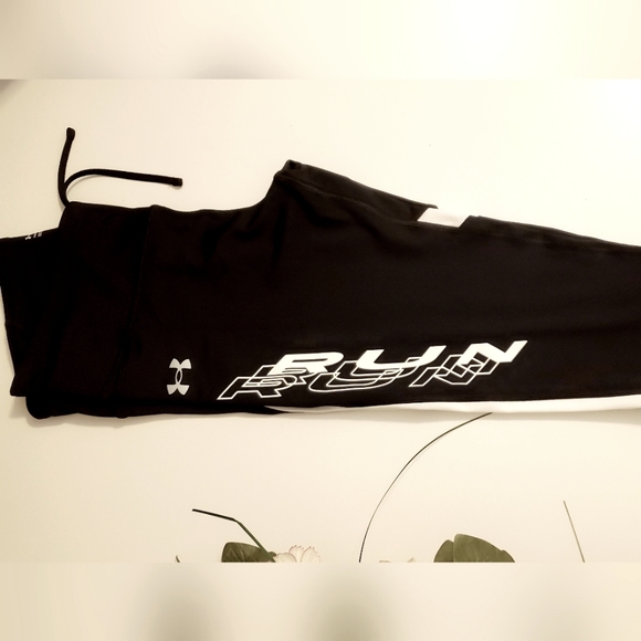 Under Armour Heatgear Compression Runners Size Medium NWOT - Picture 3 of 6
